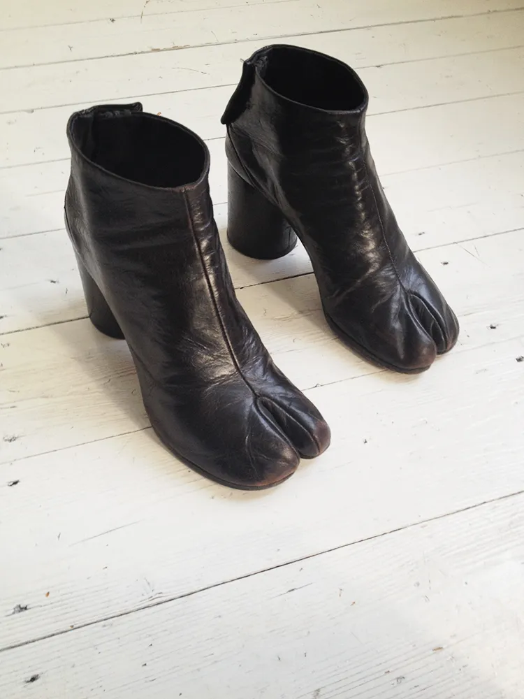 Maison Martin Margiela brown tabi boots — fall 1995 (39)