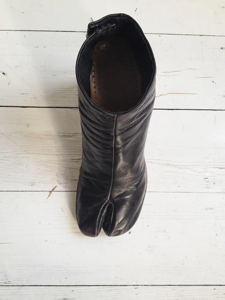 Maison Martin Margiela brown tabi boots — fall 1995 (39)