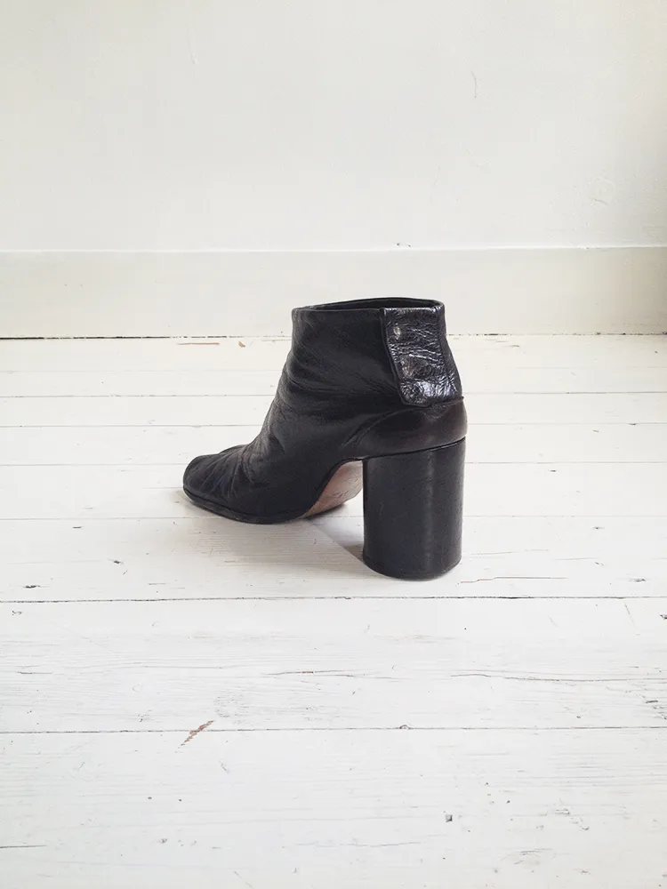 Maison Martin Margiela brown tabi boots — fall 1995 (39)